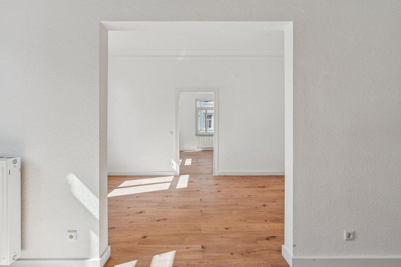 PROVISIONSFREIE renditestarke Kapitalanlage mit Aufteilungspotenzial und modernisierten Wohnungen – Wohnung 1 OG links