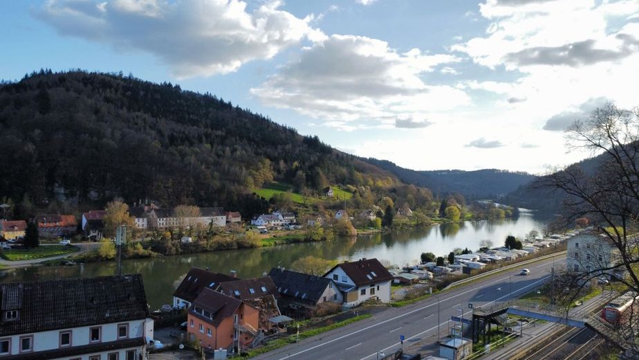 Ehemaliges Gasthaus mit 3 Einzelzimmer &amp; 5 potentiellen Wohnungen | inkl. Gaststätte und Parkplätze – Neckartal