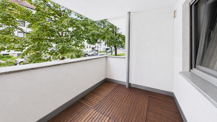 Privatverkauf – Stilvolle Gartenwohnung mit Tiefgarage in begehrter Münchner Lage – Südbalkon