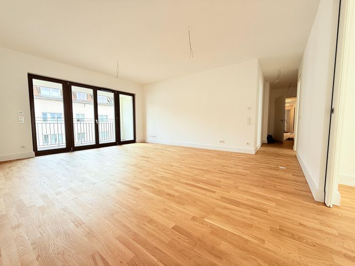 Erstbezug & provisionsfrei! Moderne 3-Zimmer-Wohnung mit 2 Balkonen und Aufzug H9-29 – Wohnbereich 