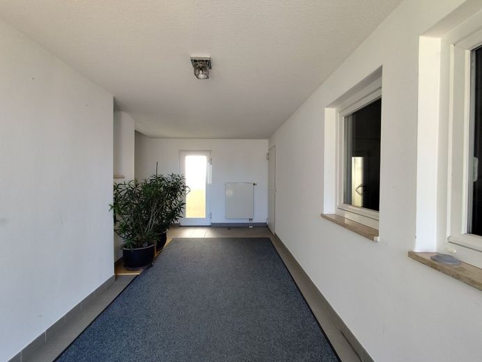 Einzigartiges Architektenhaus mit Aufzug, Panoramaterrasse und exklusivem Komfort in 95326 Kulmbach! – Eingangsbereich Wohnhaus