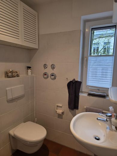 Rara opportunità nel Kreuzviertel: appartamento su due livelli, ca. 145 m², 4 locali, balcone – senza provvigione – 2. OG_WC (1)