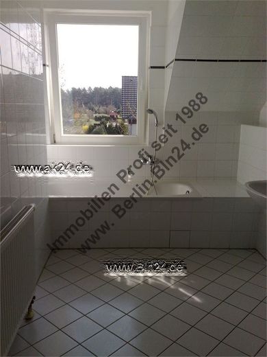 Kaufobjekt - Einfamilienhaus + 2 Stellplätzen + kleinen Garten – 07042011608