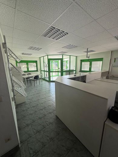 Oficina · Consulta · Autoescuela · Formación: dos plantas, divisibles desde 40 m² – Foto 1
