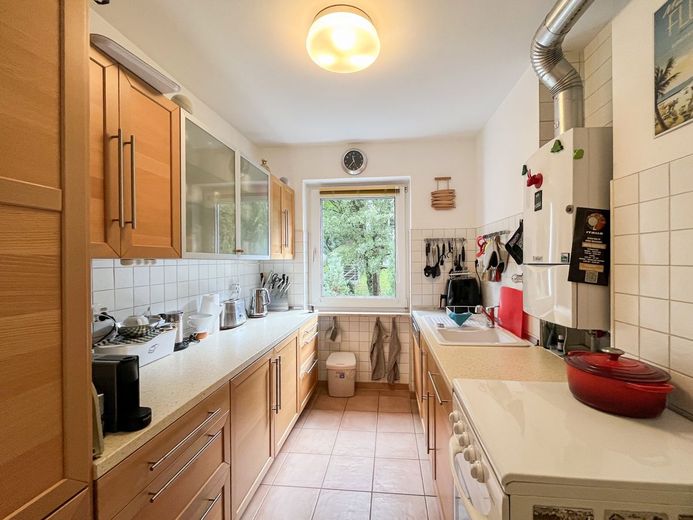 Seltene Gelegenheit!
Nerotal: 116 m² in bester Lage von Wiesbaden! 3 Zi, 2 Bäder, 2 Balkone, Garage – Küche