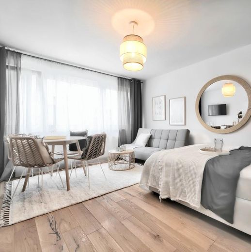 Wunderschöne Wohnung in Bestlage – Helles Wohn-und Schlafzimmer
