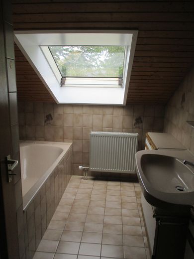 Beilstein, 3 Zimmer DG-Wohnung in bester Aussichtslage – Bad