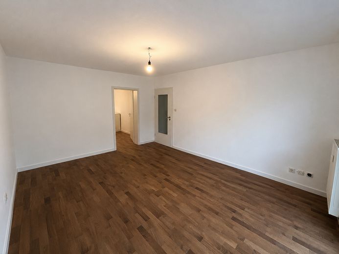 Helle 3-Zimmer Wohnung direkt neben den Barmer Anlagen – Wohnzimmer