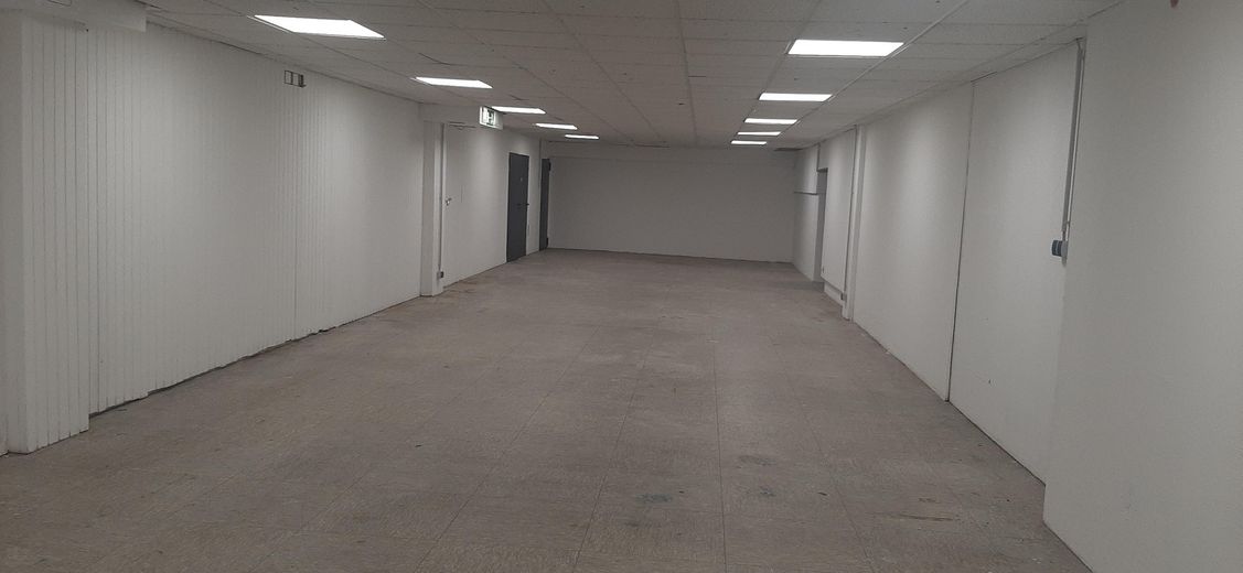 Gewerbe-/Lagerhalle in optimaler Verkehrslage (KG) – Lagerraum