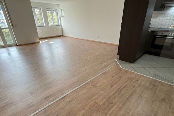 Frei ab SOFORT - 3. OG - NEUE Einbauküche* - Außenrollläden - Lift !