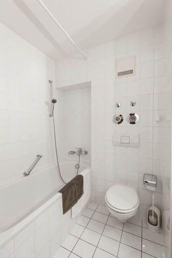 Appartamento con terrazza arredato in un complesso residenziale tranquillo – Badezimmer