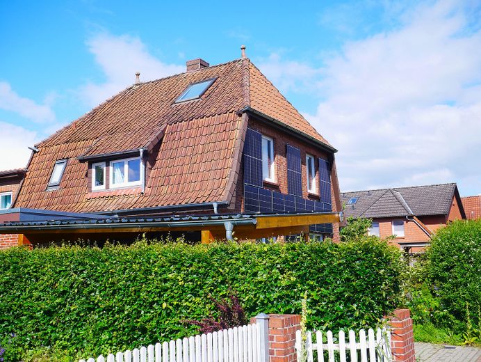 Haus für große Familien  und/oder Wohnen und Arbeiten unter einem Dach – Seitlicher Blick Haus