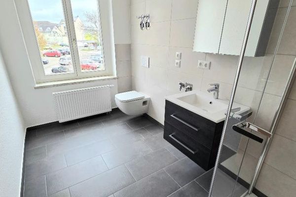 Nagelneue Behindertengerechte 3-R.-Whg. m. Lift u. Balkon mitten in der City