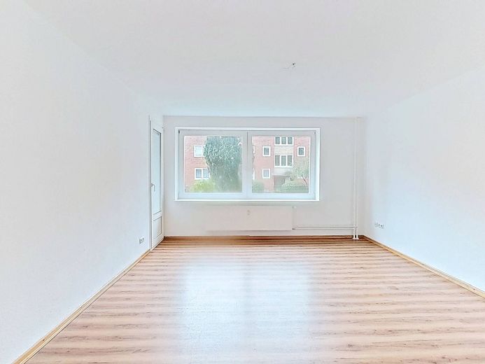 Ihr neues Wohlfühlzuhause in Rendsburg: Geräumige 3-Zimmer-Wohnung mit EBK und BALKON – Ansicht I: Wohn- und Esszimmer