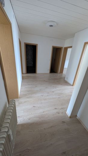Top gepflegte 3,5 Zimmerwohnung Oberhaunstadt in City Nähe – Flur