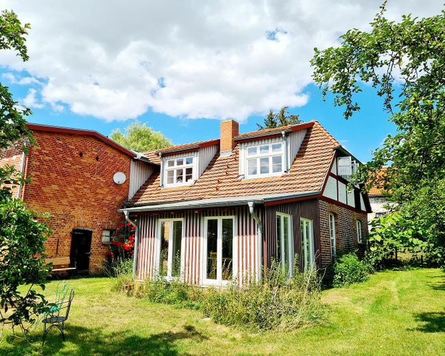 Haus und Stall, hinten