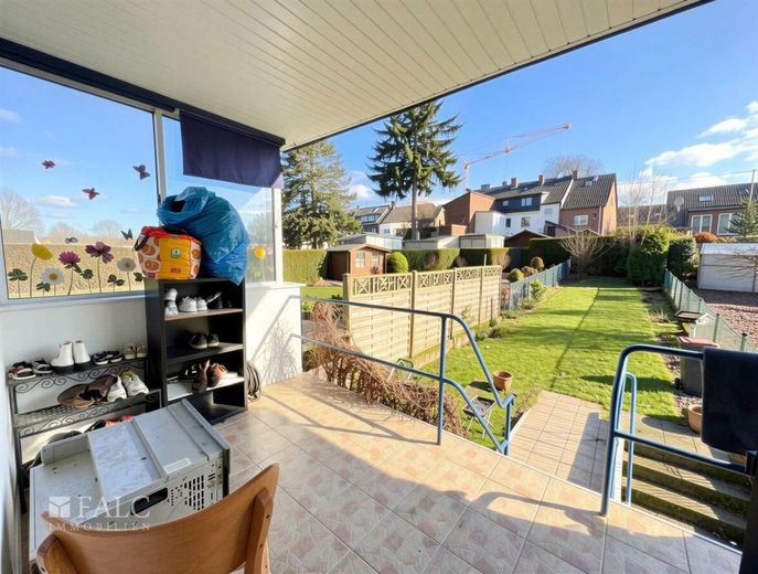 vermietetes Zweifamilienhaus mit großem Garten in Frechen Bachem – Terrasse