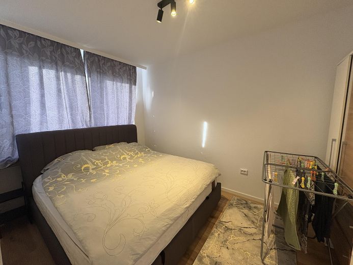 Deuxième occupation après rénovation / appartement de 2 pièces avec cuisine équipée dans un emplacement central à Fürth – Schlafzimmer