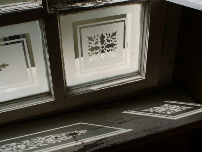 Fensterornament Seitenflügel