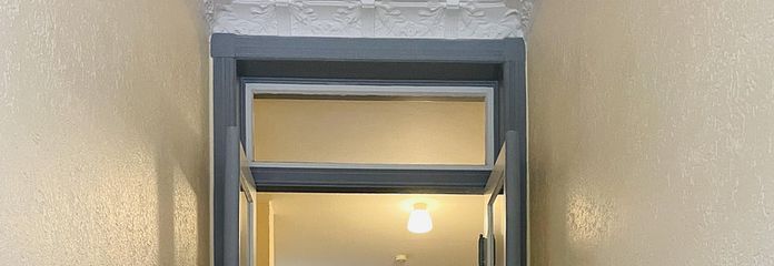 gepflegte 3-Zimmer-Wohnung Altbau modernisiert in Kiel/Südfriedhof – Treppenhaus