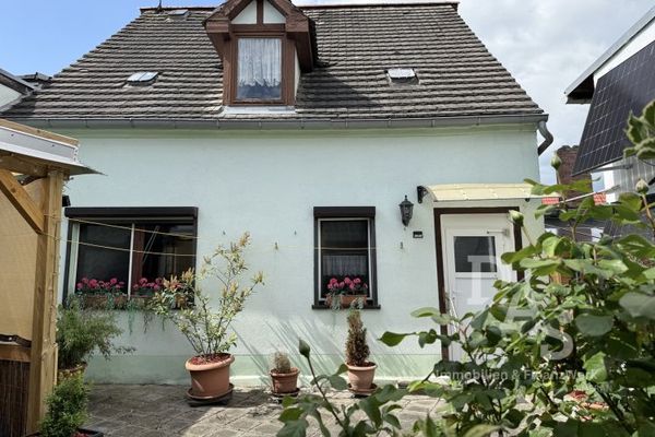 Viel Platz für Familie, Hobby und Homeoffice – gepflegtes Einfamilienhaus mit Innenhof