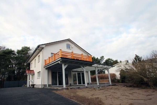 Modernes Einfamilienhaus auf großem Grundstück in ruhiger Lage