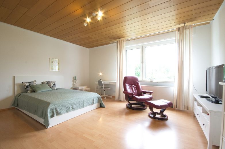 Apartment mit moderner Ausstattung, ruhig gelegen und mit direkter Straßenbahnanbindung zur Essener Innenstadt – e72a8c730f1f07864afca4bf1ed9b6d4c6886da4.jpg
