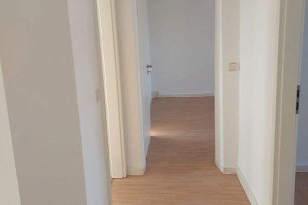 Sehr schöne neu sanierte 3-R-Wohnung. ca.58,20 m² im EG zu vermieten.