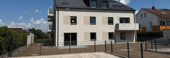 Erstbezug: Moderne 4-Zimmer-Dachgeschosswohnung mit Westbalkon und Klimaanlage in Anzing - WE07 – Ansicht Straße