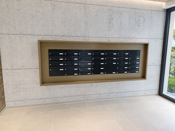 Erstbezug in Friedrichshain | hochwertiges 1-Zimmer-Studio mit Einbauküche & Balkon – Lobby Briefkästen