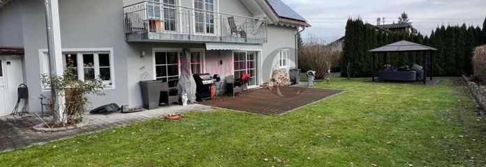 Idyllisches Anwesen: Grundstück mit Zwei Häusern und Gärten in Ruhiger Lage. Auch Gewerblich nutzbar