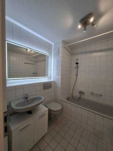 Wohnen wie im Grünen: Frisch renovierte 2-Zimmer-Wohnung (57m2) mit Terrasse & Gartennutzung – Foto 13