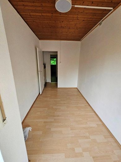 Kapitalanlage mit hoher Rendite: Helle sanierte Wohnung mit Balkon – klein Zimmer ca 9m²