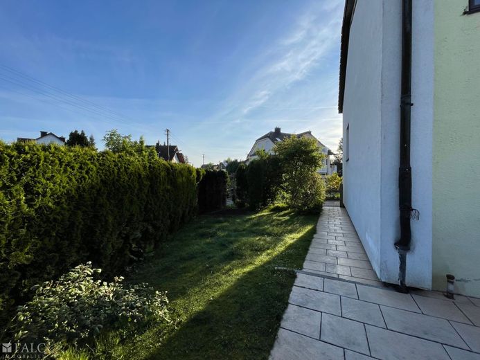 Garten seitlich