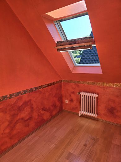 Freistehendes Einfamilienhaus mit Südgarten in ruhiger Lage von Hamburg-Volksdorf – weiteres Zimmer Dachgeschoss