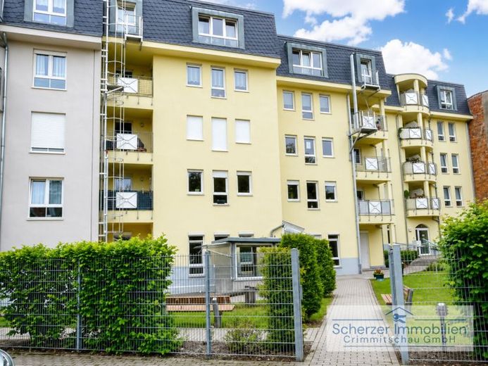 Apartamento en propiedad alquilado con balcón: atractiva inversión en una ubicación céntrica de Crimmitschau – Foto 1