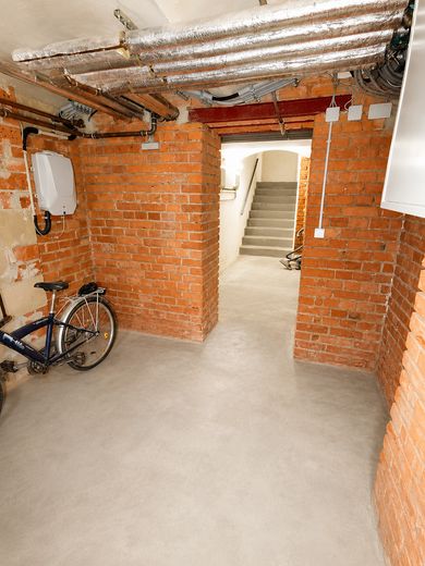 Clevere Kapitalanlage: Charmante 1-Zimmer-Wohnung in der Nähe historischer Kirche – Keller