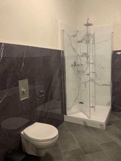 # Idealne dla waszego WG: Przestronne mieszkanie o powierzchni 130 m² z nową łazienką i dużą kuchnią z jadalnią w najlepszej lokalizacji – Photo 3
