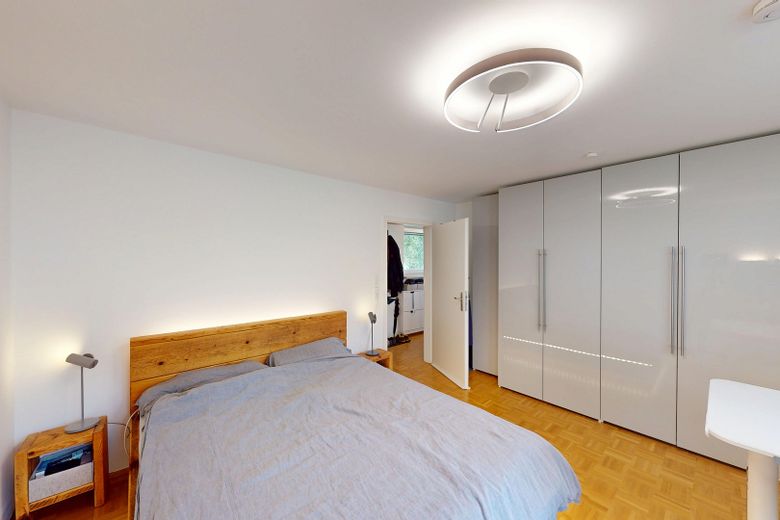 Céntrica y tranquila en Schwabing: Bonito apartamento con 2 balcones, ascensor y cerca del Englischer Garten – Schlafzimmer