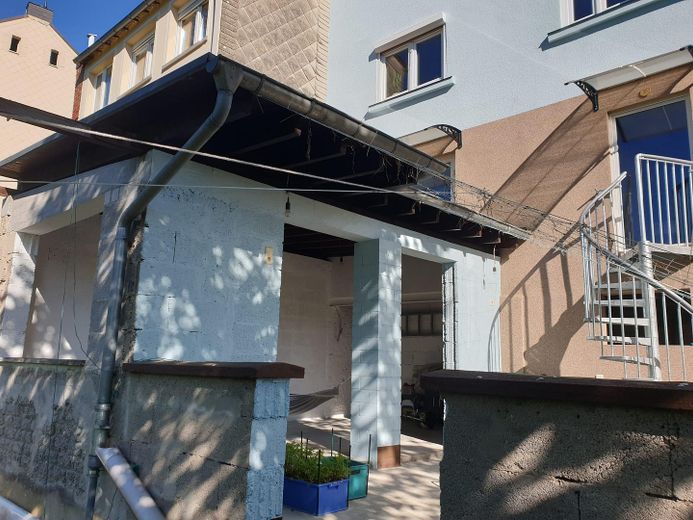 Einziehen, loskochen & wohlfühlen: Modernisiertes XL-Haus mit Traumküche, Komfort-Garage & Garten – Garten 01