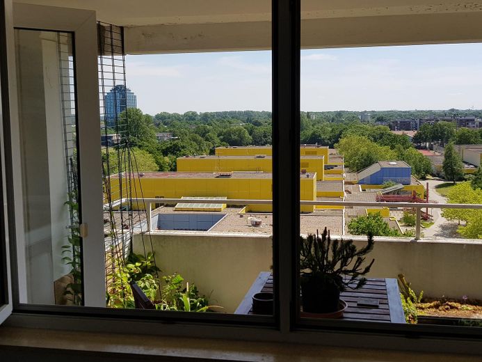 Helle 2-Zimmer-Wohnung mit Südbalkon, Weitblick und TG nahe MHH – Aussicht Schlafzimmer