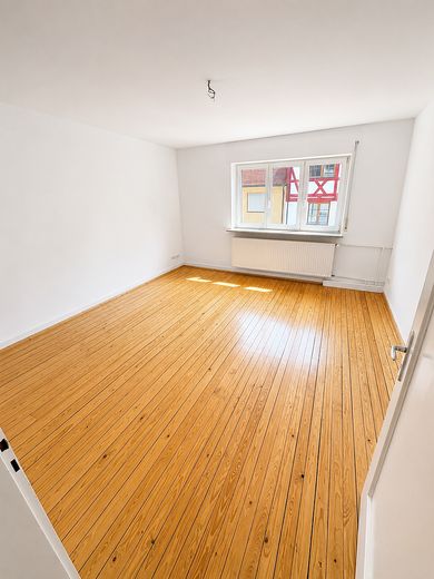 Provisionsfreies MFH in Bestlage! – Zimmer 1.OG 