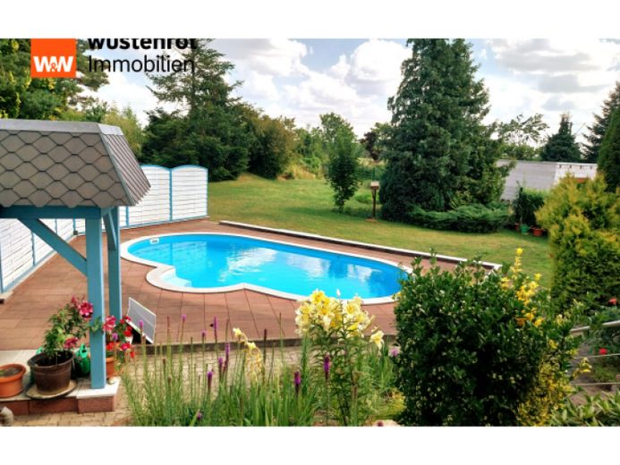 Großzügiges Haus mit Pool – Wohnen in etablierter Nachbarschaft – Foto 1