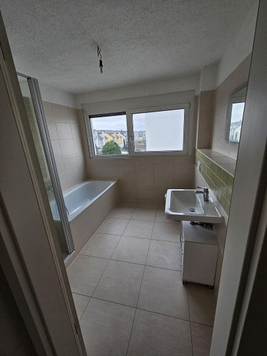 Dream 2-Room Apartment with Large Roof Terrace & Skyline Views | Modern Kitchen | Excellent Transport Links – Photo 9