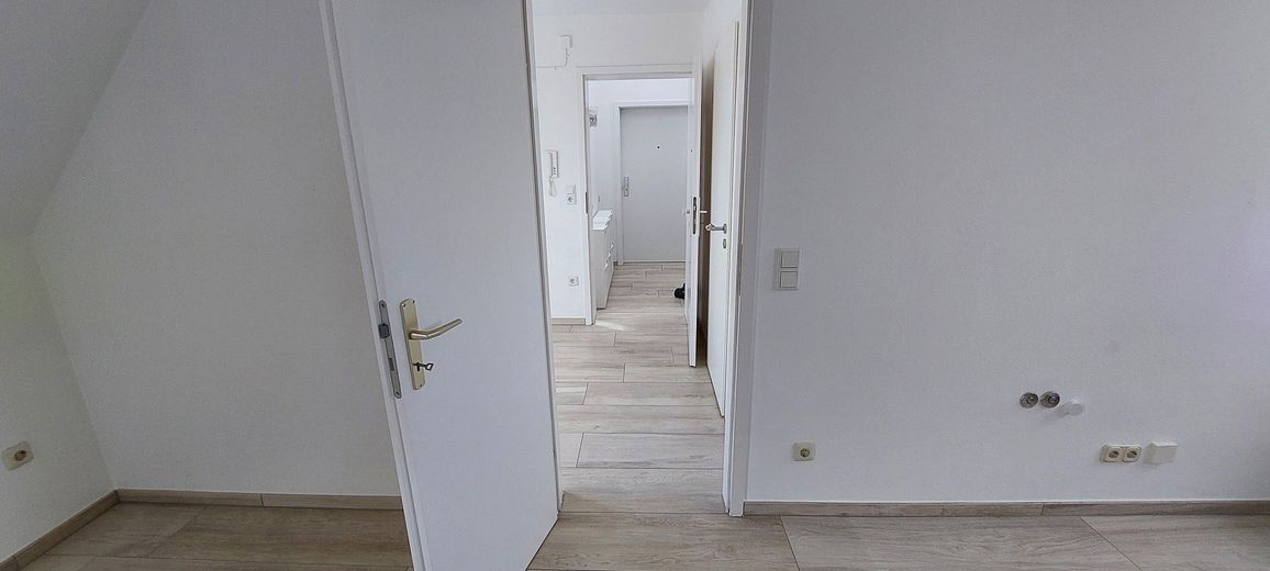 Bellissimo appartamento luminoso mansardato con finiture di pregio – Wohnraum zur Diele