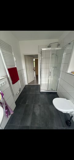 Moderne 4-Zimmer-Wohnung mit Balkon und offener Küche in Schönberg – Foto 7