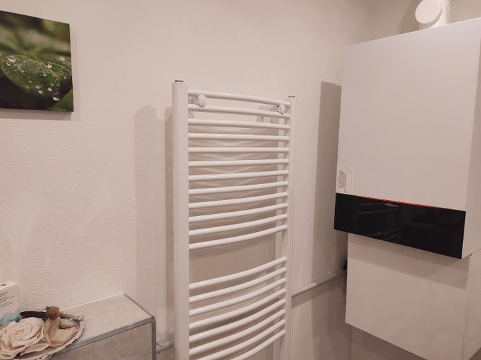 Mein's wird Dein's – Einziehen und wohlfühlen! – Badezimmer mit Heiztherme