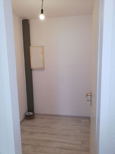 Traumhafte helle 2,5 Zimmer-Wohnung mit Einbauküche – Abstellraum