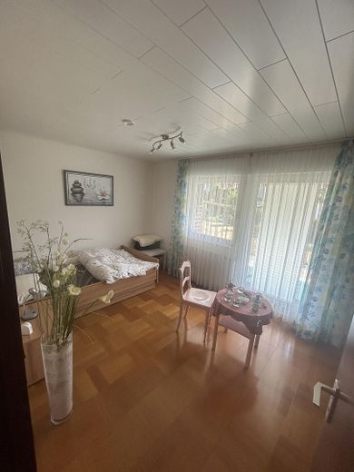 Raum für Familie – Charmantes Einfamilienhaus mit Terrasse und Vollkeller – Schlafzimmer EG