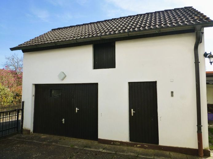Riesiges Sanierungshaus in Dormitz (59.000  Kaufpreis + Grundstückspacht) – Garage
